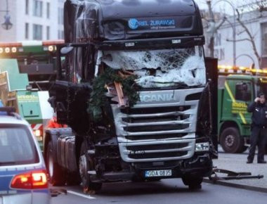 Politico: «Πανικός από τα «φορτηγά-όπλα» στα χέρια των τζιχαντιστών του ISIS»